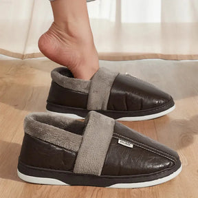 Pantufa de Couro com Forro em Algodão | Basicalle Home Marrom